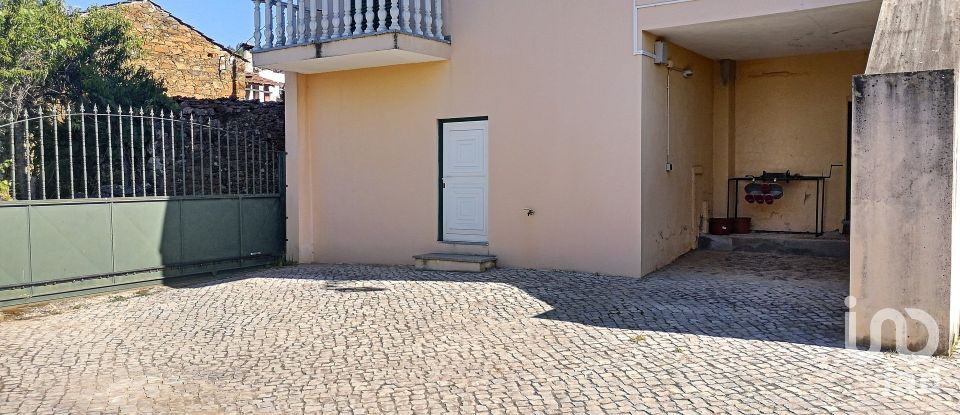 Lodge T5 in Pedrógão Grande of 152 m²