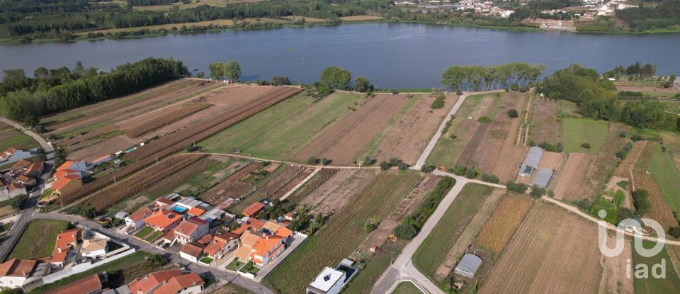 Building land in Fermentelos of 375 m²