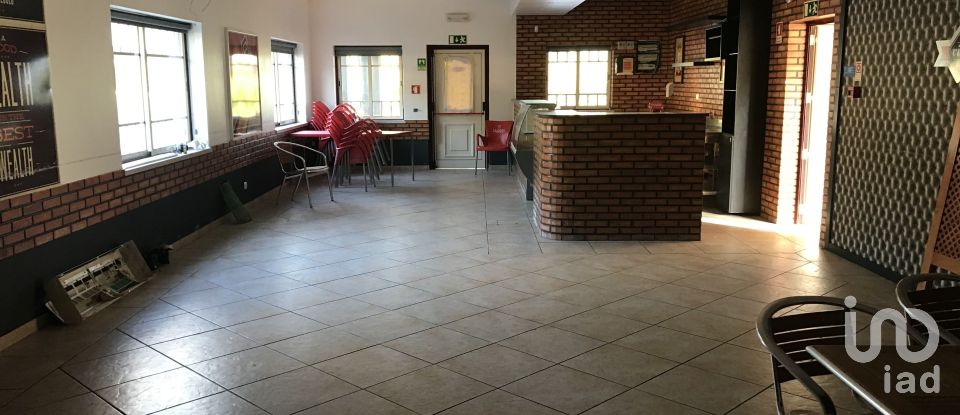 Restaurant in Rio de Couros e Casal dos Bernardos of 296 m²