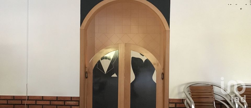 Restaurant in Rio de Couros e Casal dos Bernardos of 296 m²