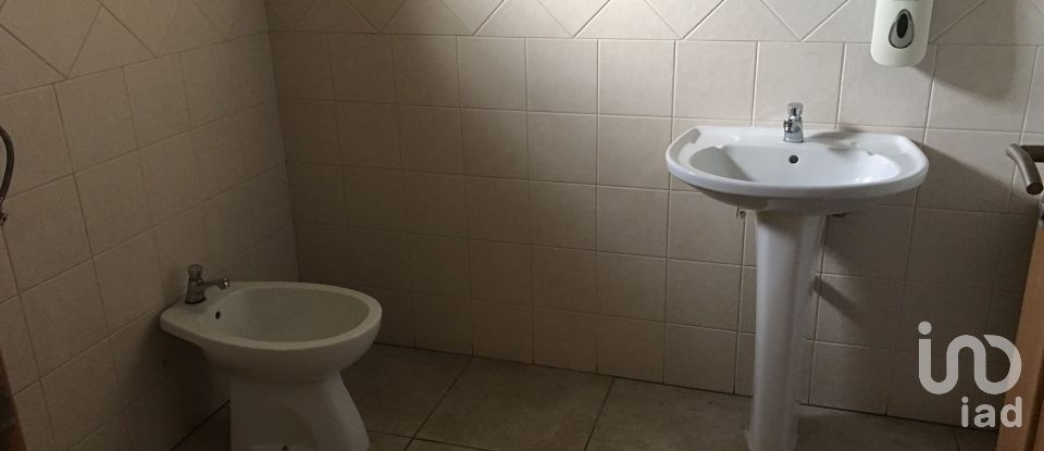 Restaurant in Rio de Couros e Casal dos Bernardos of 296 m²