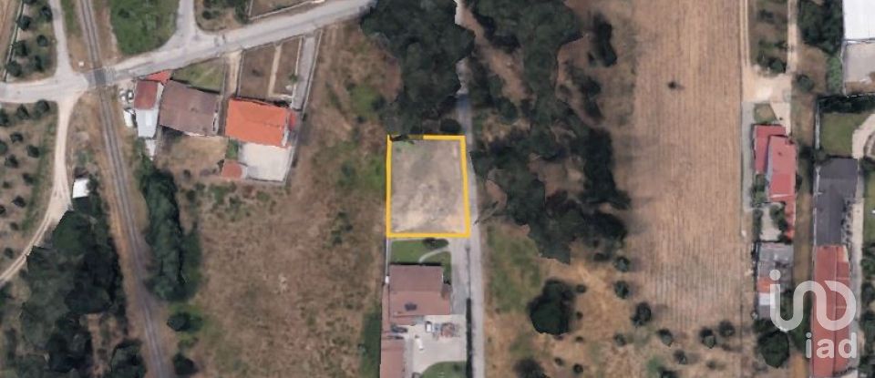 Terreno urbano em Regueira de Pontes de 600 m²