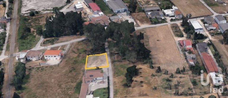 Terreno urbano em Regueira de Pontes de 600 m²