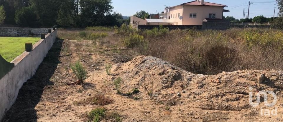 Terreno urbano em Regueira de Pontes de 600 m²