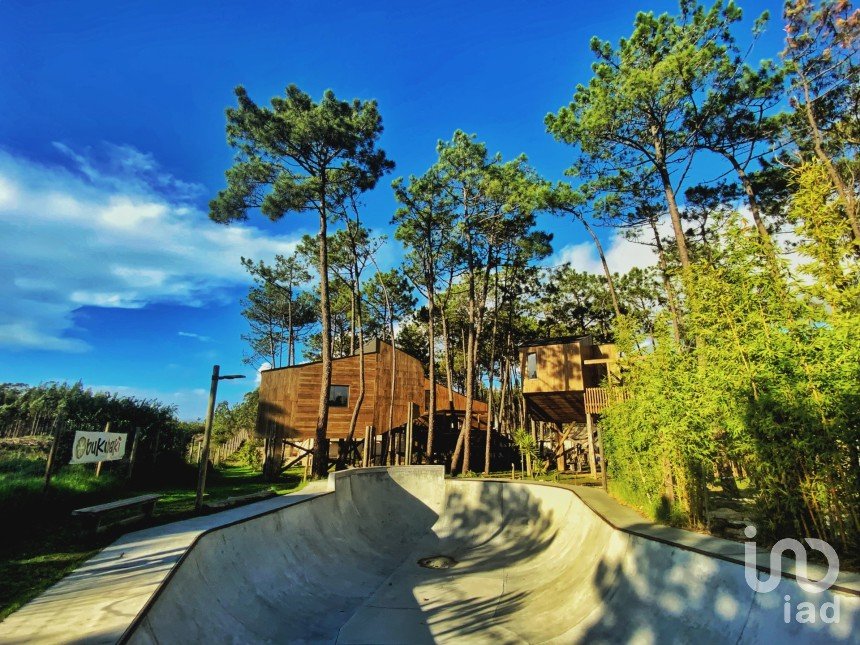 Camping à Atouguia da Baleia de 9 387 m²