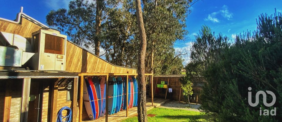 Camping à Atouguia da Baleia de 9 387 m²
