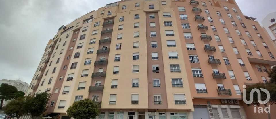Apartment T2 in Rio de Mouro of 91 m²