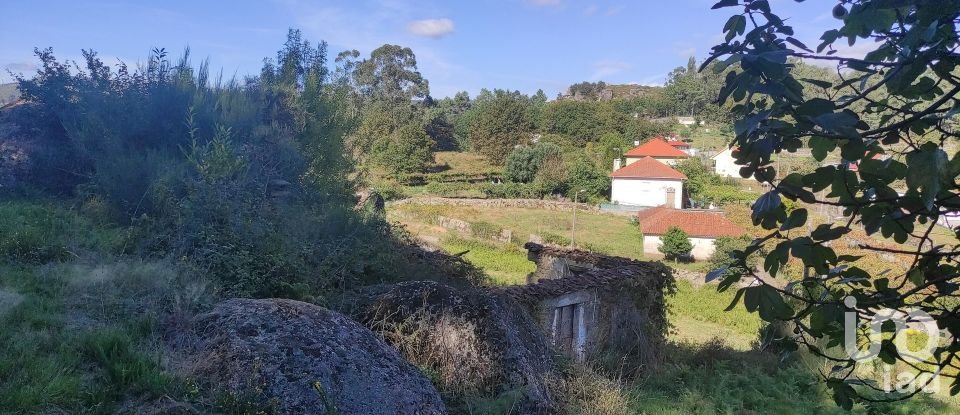 Maison T0 à Padornelo de 104 m²