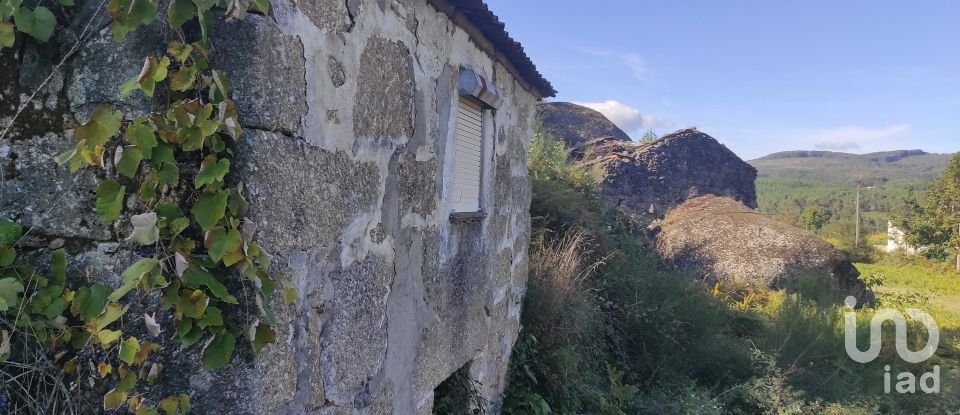 Maison T0 à Padornelo de 104 m²