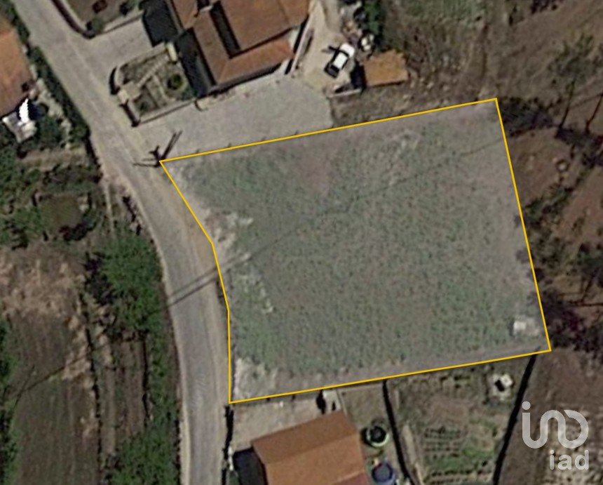 Terreno para construção em Regadas de 1 070 m²