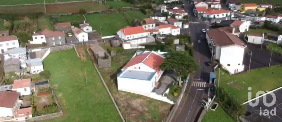 House T2 in Velas (São Jorge) of 200 m²
