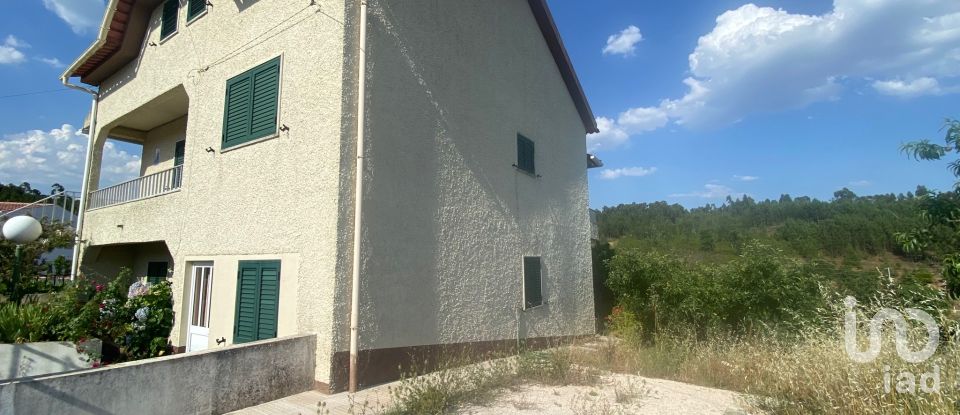 Maison de village T5 à Sobreira Formosa e Alvito da Beira de 170 m²