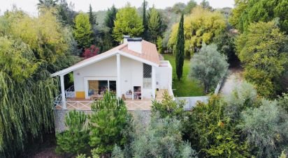 House T3 in Romeira e Várzea of 230 m²