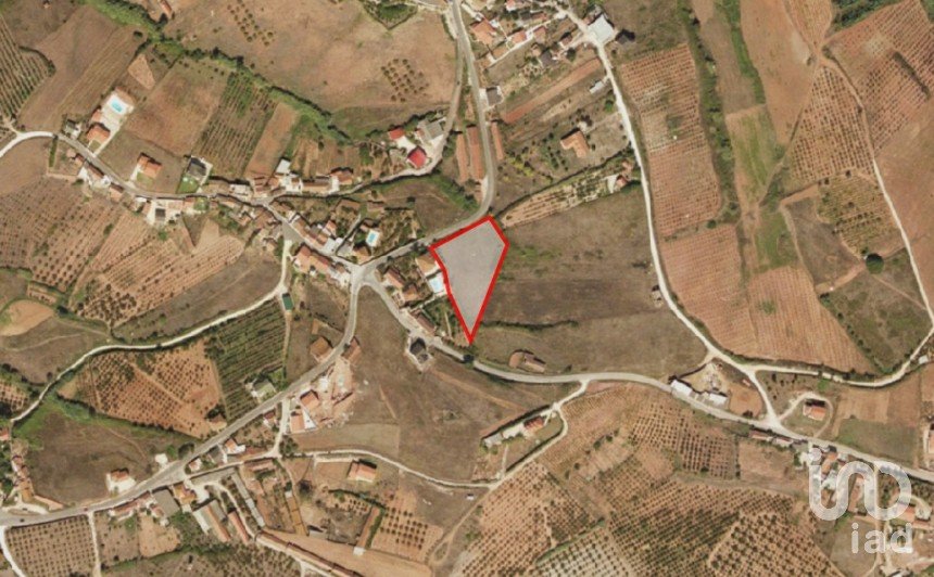 Terreno urbano em Lamas e Cercal de 4 000 m²