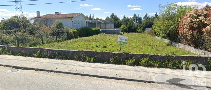 Building plot in Santa Maria da Feira, Travanca, Sanfins e Espargo of 984 m²