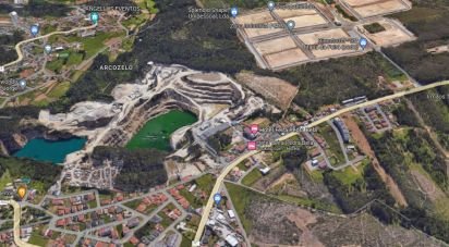 Terrain à bâtir à Santa Maria da Feira, Travanca, Sanfins e Espargo de 984 m²