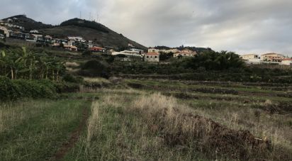 Building land in Caniço of 1,110 m²