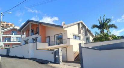 House T5 in Calheta of 266 m²