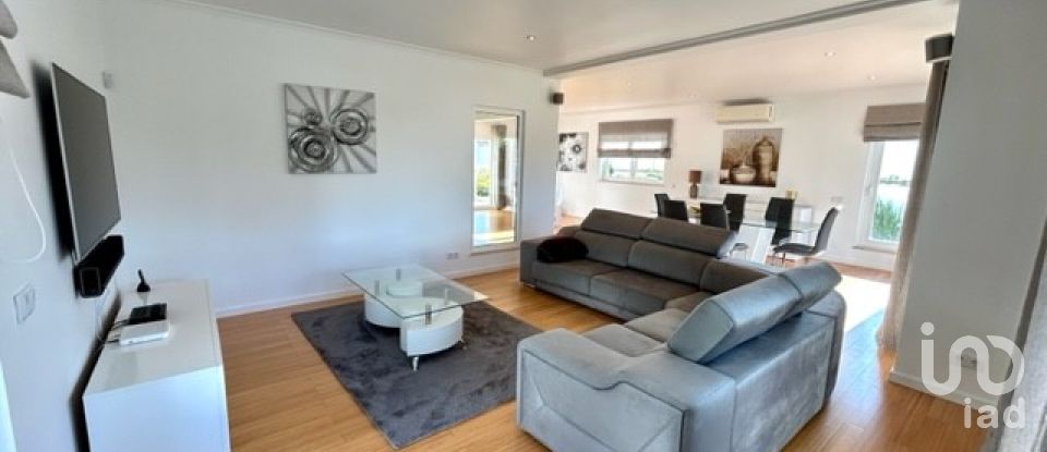 Maison T4 à Porches de 497 m²