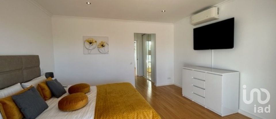 Maison T4 à Porches de 497 m²