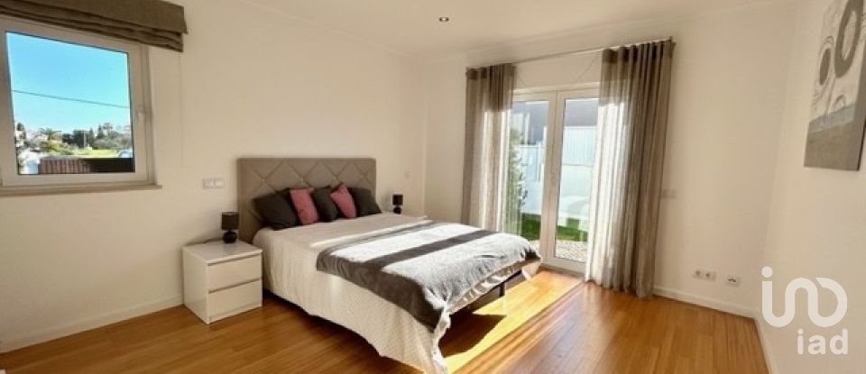 Maison T4 à Porches de 497 m²