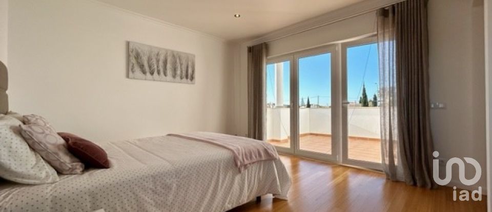 Maison T4 à Porches de 497 m²