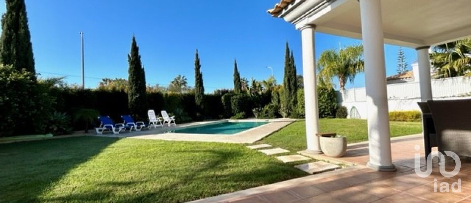 Maison T4 à Porches de 497 m²