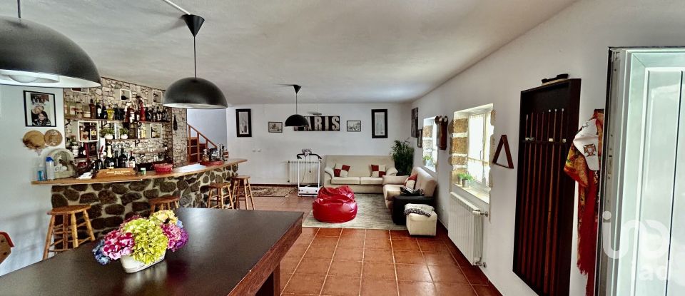 House T4 in Coura of 211 m²