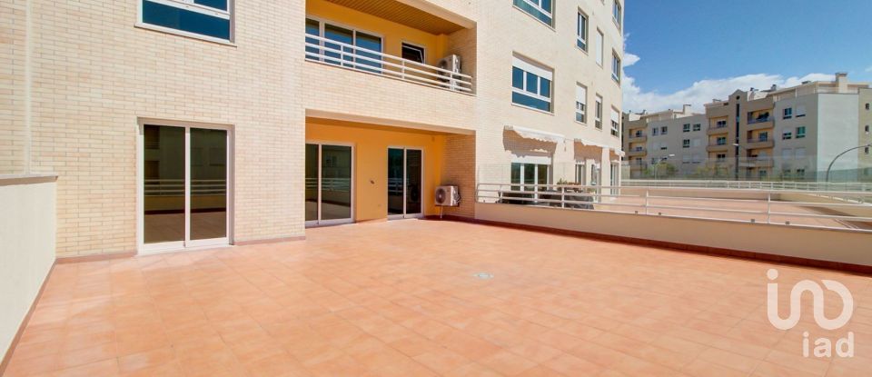 Duplex T2 à Algés, Linda-a-Velha e Cruz Quebrada-Dafundo de 239 m²