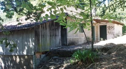 Maison T2 à Vila Boa de Quires e Maureles de 12 913 m²