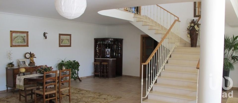 House T4 in Mira de Aire of 577 m²