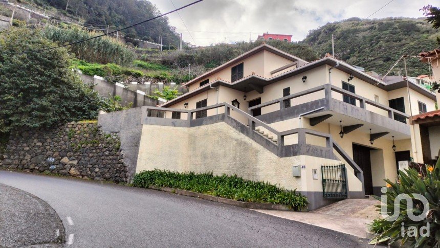 Maison T5 à Porto Moniz de 136 m²
