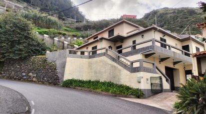 Maison T5 à Porto Moniz de 136 m²
