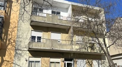 Bâtiment à Pontinha e Famões de 400 m²