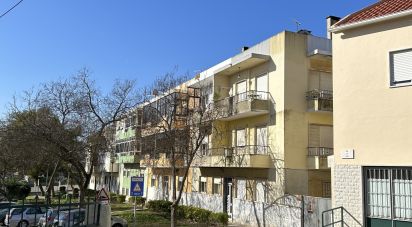 Bâtiment à Pontinha e Famões de 400 m²