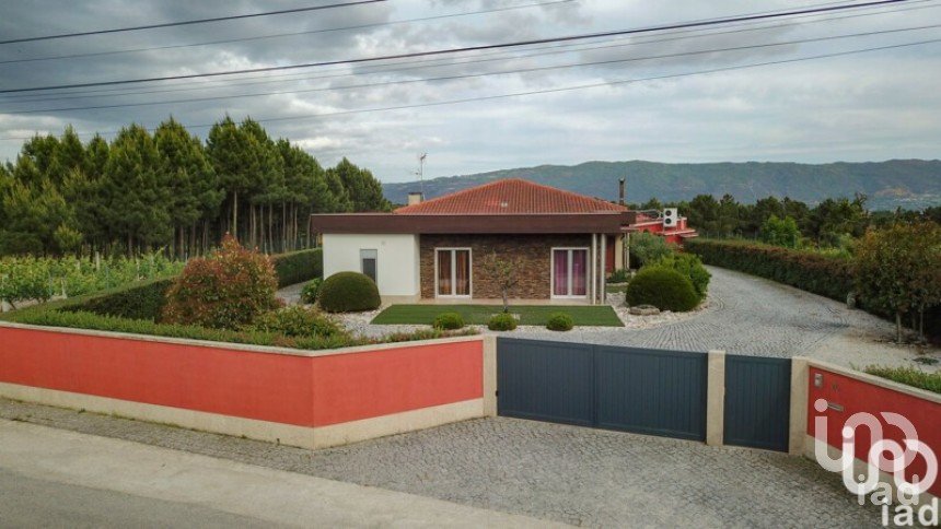 House T4 in Vale de Anta of 313 m²