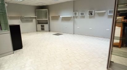 Boutique/Local commercial à Castanheira do Ribatejo e Cachoeiras de 83 m²