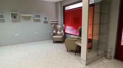 Boutique/Local commercial à Castanheira do Ribatejo e Cachoeiras de 83 m²