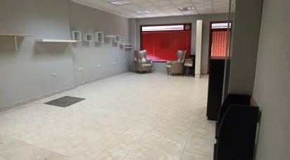 Boutique/Local commercial à Castanheira do Ribatejo e Cachoeiras de 83 m²