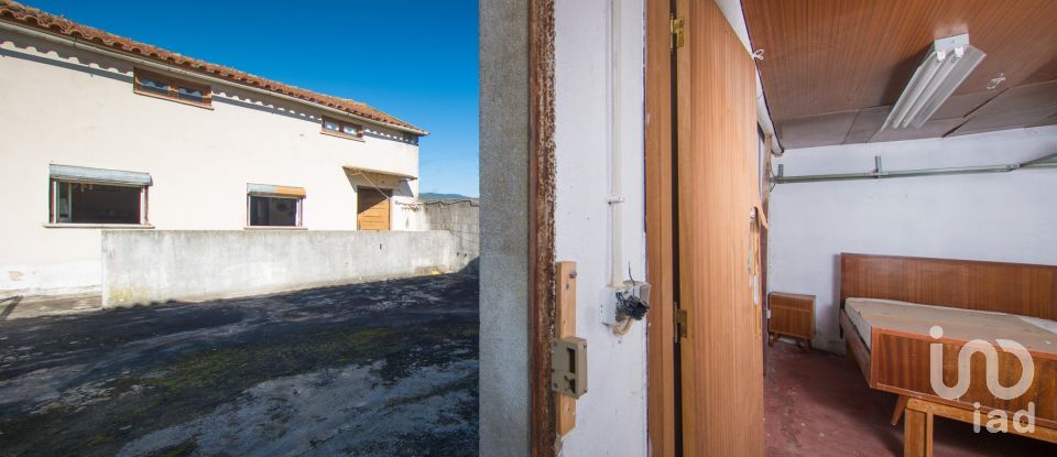 Commercial walls in Vila Nova do Ceira of 579 m²