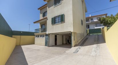 Gîte T3 à Porto Salvo de 215 m²