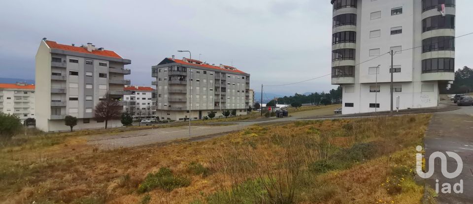 Terreno urbano em Darque de 182 m²