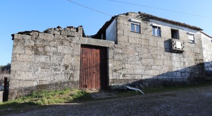 Maison de village T3 à Mouçós e Lamares de 364 m²