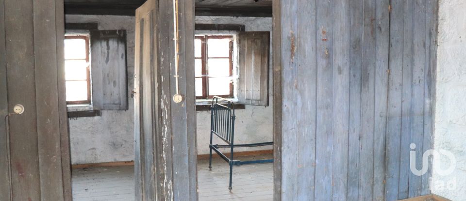 Village house T3 in Mouçós e Lamares of 364 m²