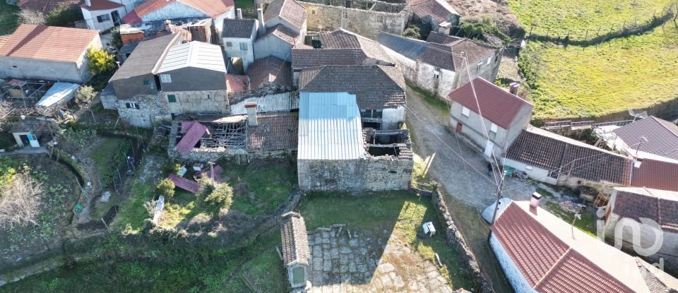 Village house T3 in Mouçós e Lamares of 364 m²