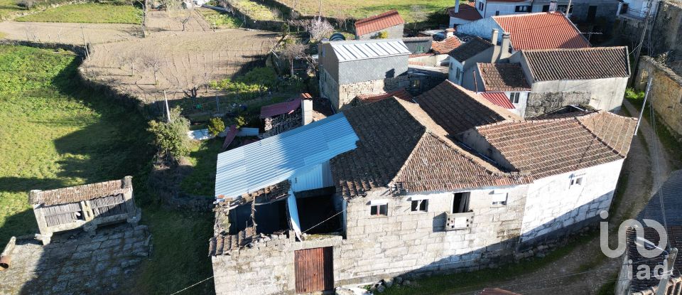 Maison de village T3 à Mouçós e Lamares de 364 m²