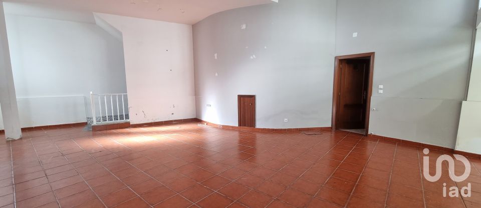 Loja / Estabelecimento Comercial em Celorico (São Pedro e Santa Maria) e Vila Boa do Mondego de 172 m²