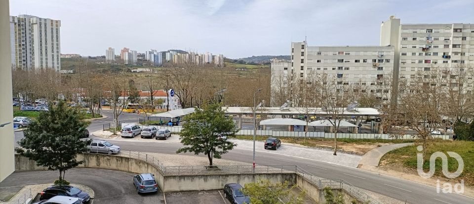Apartment T2 in Santo António dos Cavaleiros e Frielas of 87 m²
