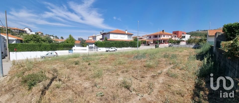 Terreno urbano em Casas do Soeiro de 594 m²