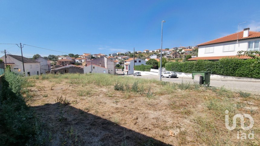 Terreno urbano em Casas do Soeiro de 594 m²